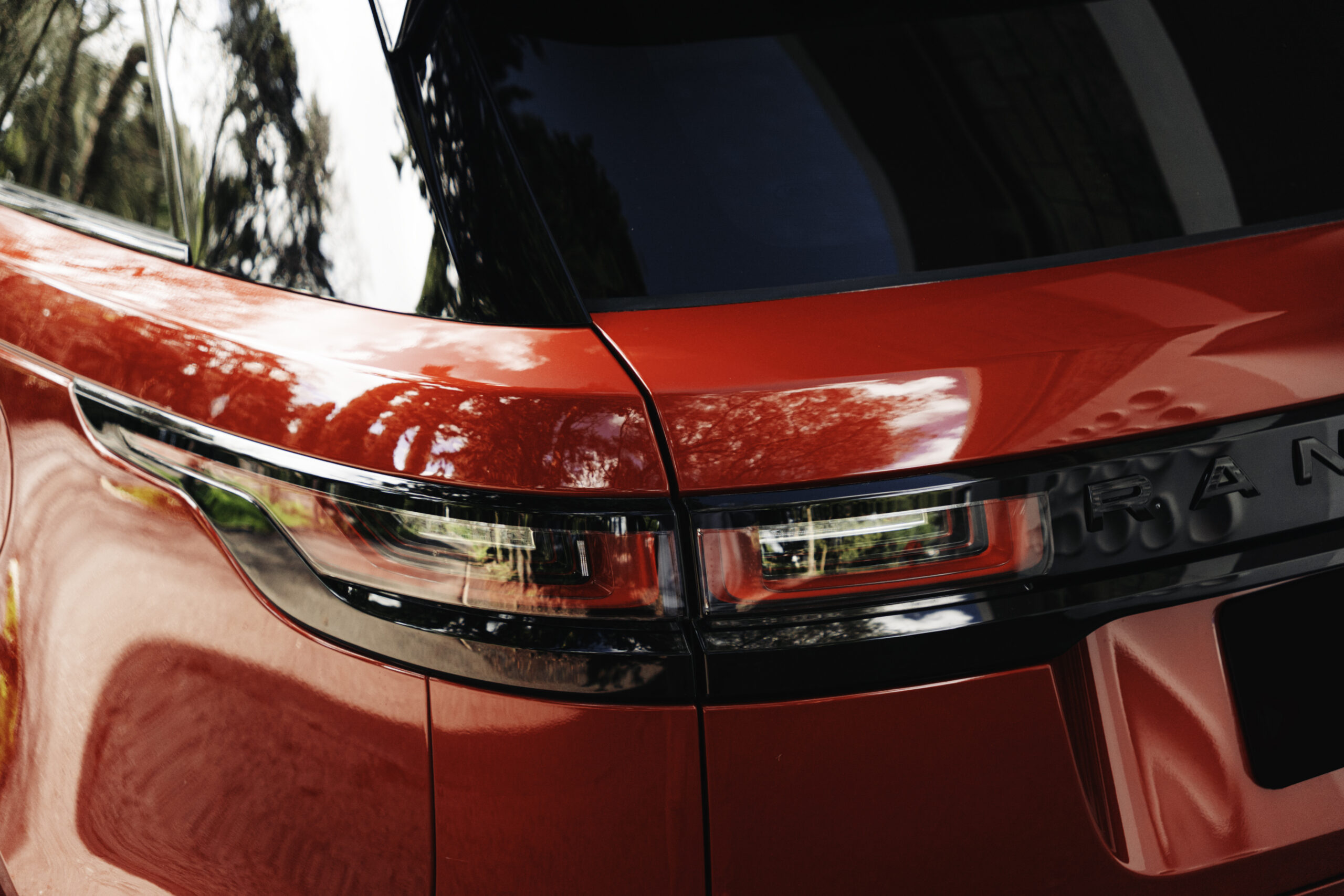 Land Rover Range Rover Velar 2.0 P400e AWD R-Dynamic