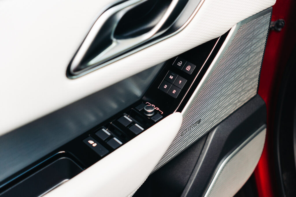 Land Rover Range Rover Velar 2.0 P400e AWD R-Dynamic