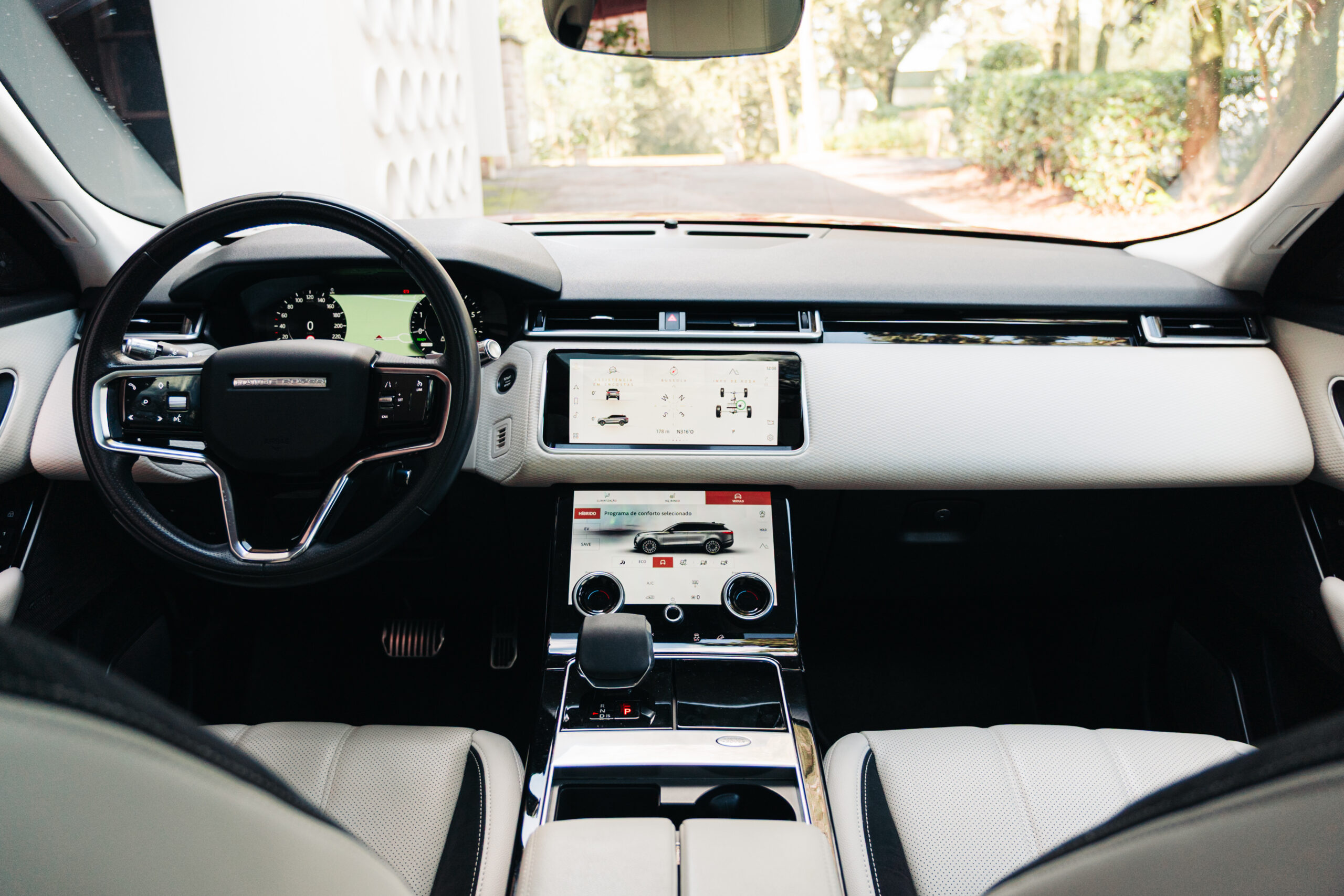 Land Rover Range Rover Velar 2.0 P400e AWD R-Dynamic